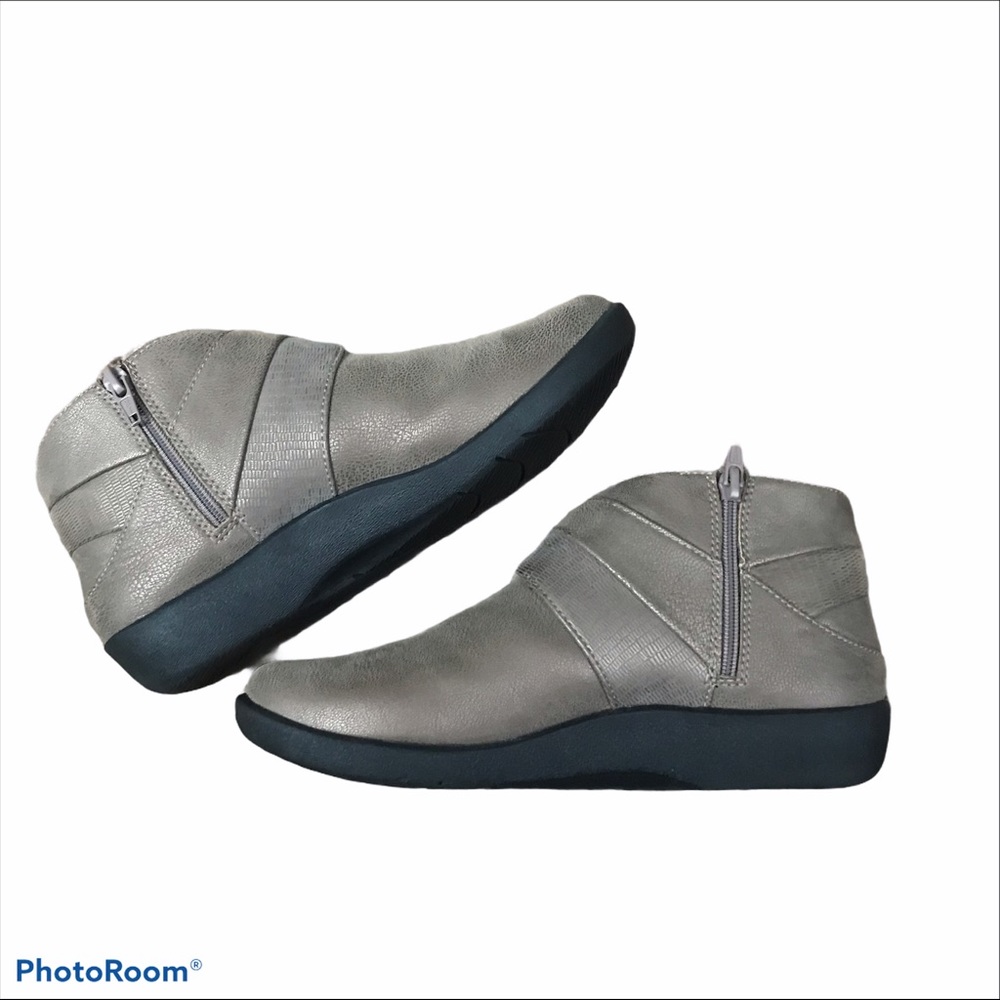 Clark’s Cloudsteppers Sillian Rani Ankle Bootie size 7 Never Worn - Picture 6 of 12